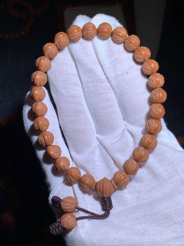 秦岭龙纹桃核 手串手持，玉龙小核，精工龙脊一道筋