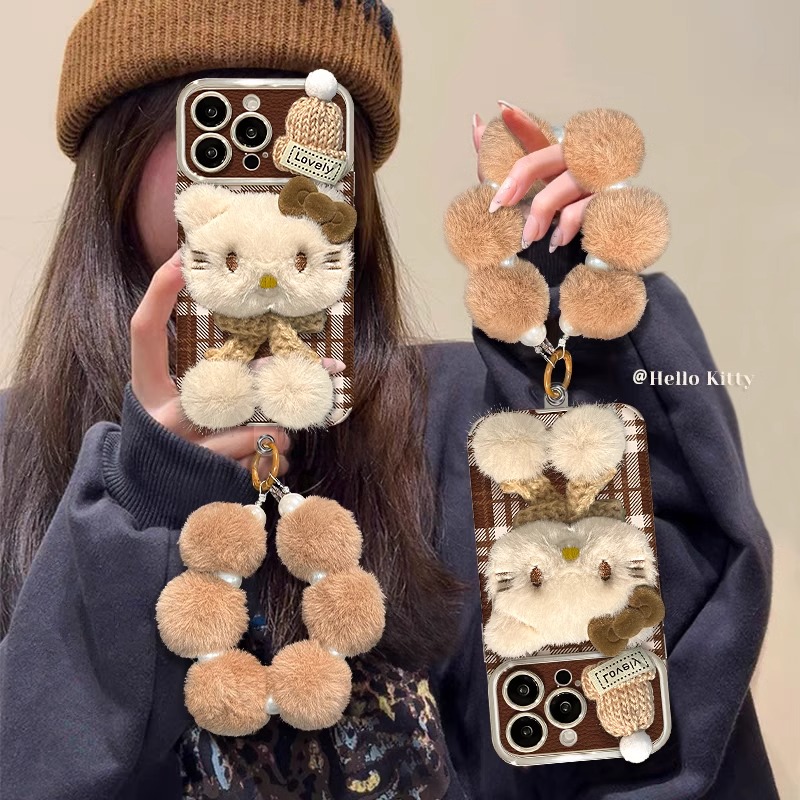 适用苹果16毛绒猫咪手链iphone15大视窗羊皮手机壳14/13/12秋冬款