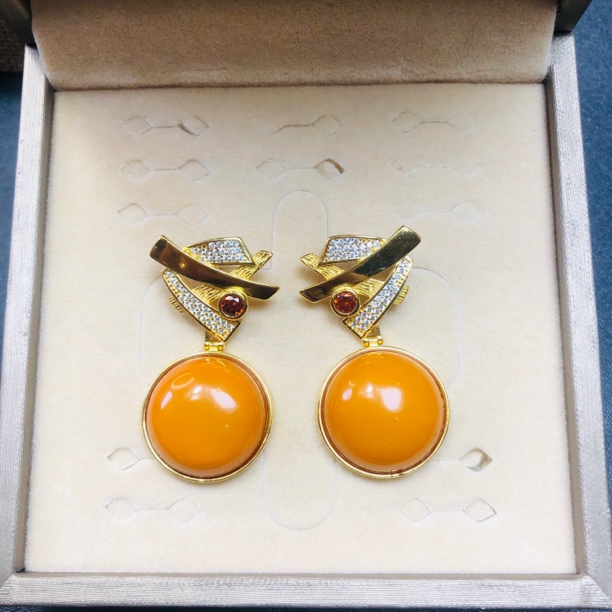 天然蜜蜡18MM耳钉圆形S925银耳坠琥珀鸡油黄老蜡耳饰耳钉时尚女