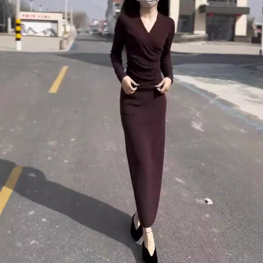 2025新款轻奢纯色V领长袖修身连衣裙F001