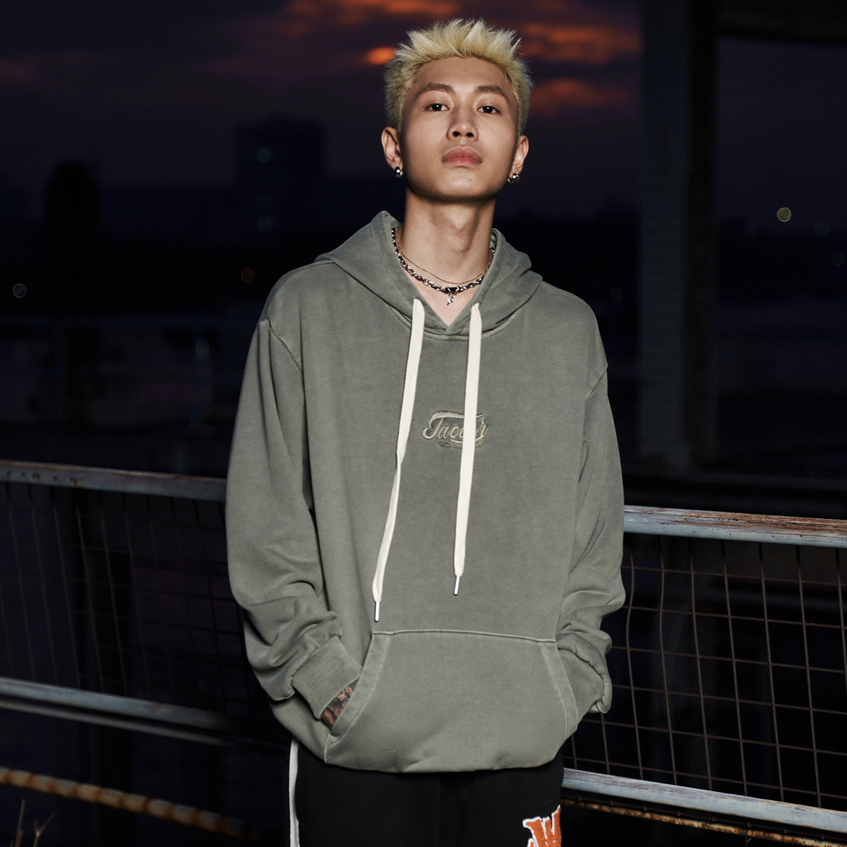 复古做旧字母刺绣连帽卫衣 印花水洗插兜灰色情侣款 户外运动