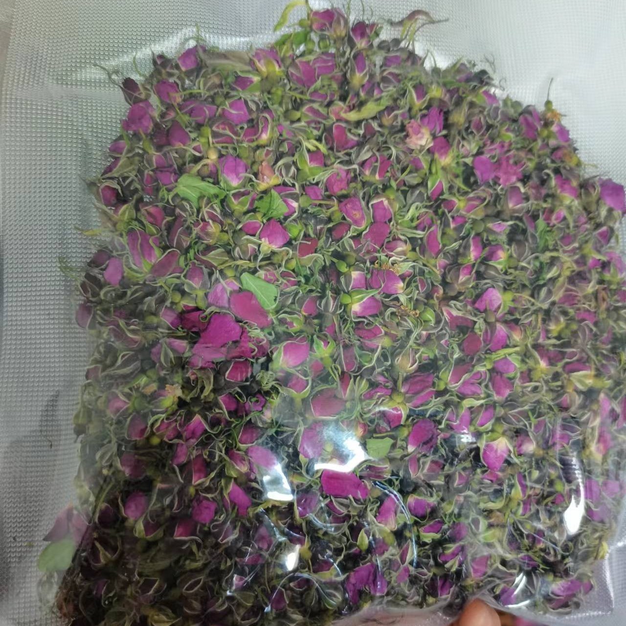 大兴安岭野生刺玫果花自然晒干