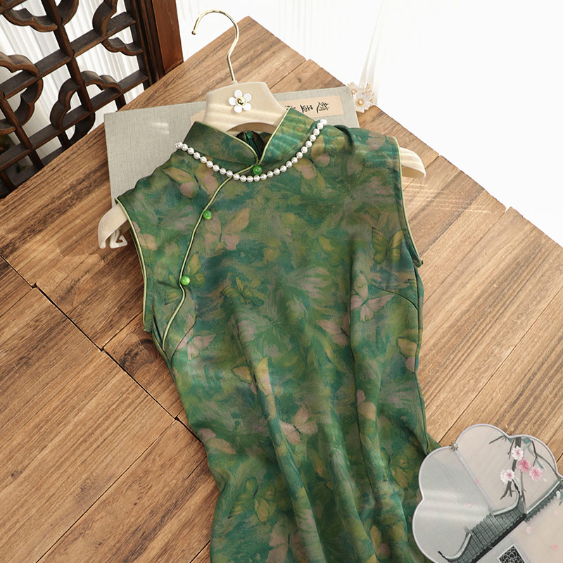 俏娘鱼2025春夏新款国风素雅绿色复古新中式无袖送考旗袍女日常穿