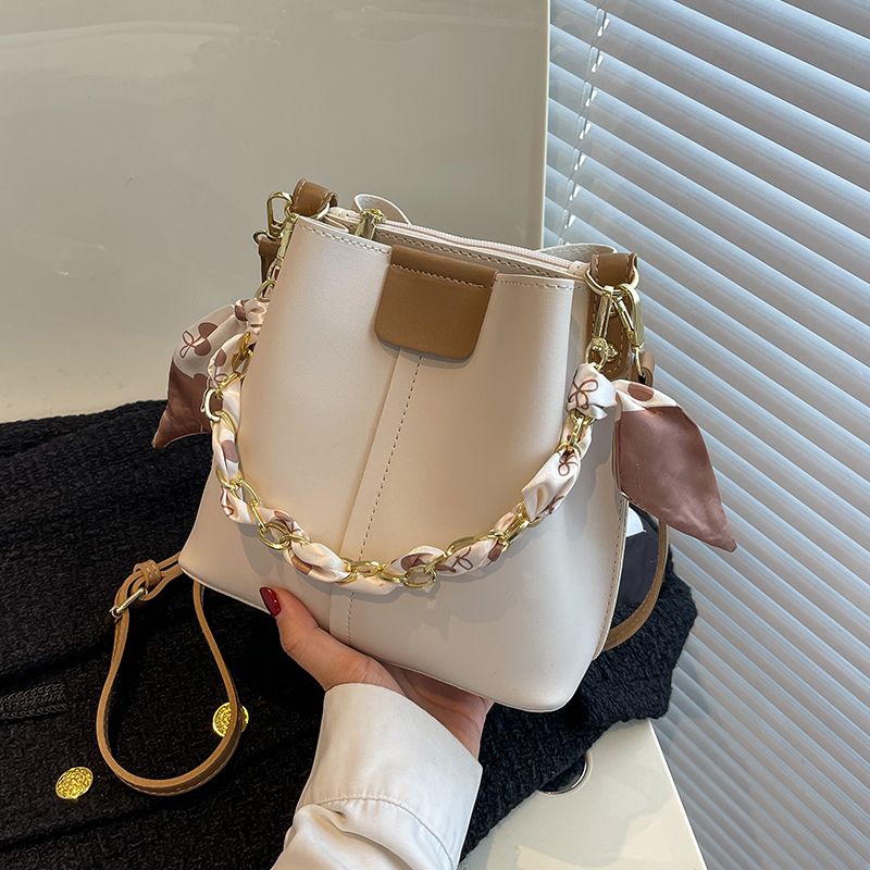 艾米兔女包2025新款小众设计潮流撞色百搭简约手提单肩斜挎包