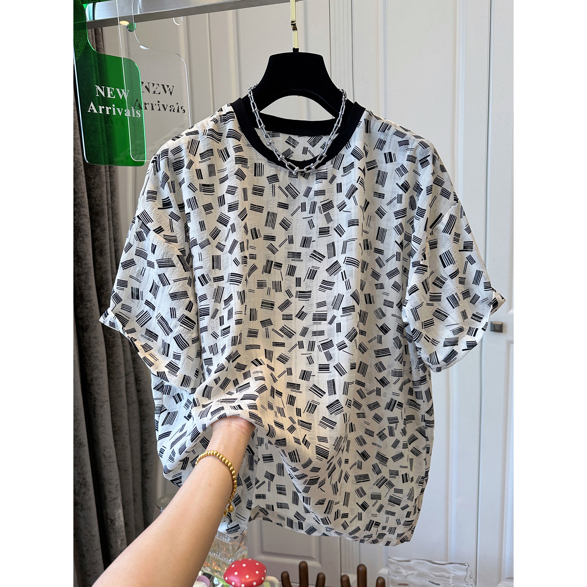 胖妹妹夏季大码设计感几何图案撞色短袖雪纺衫女轻薄气质洋气新款