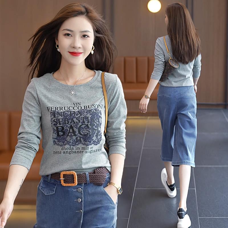 白色正肩长袖圆领T恤女2024秋季新款宽松印花百搭显瘦打底体恤衫