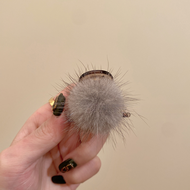 高级感水貂毛球球抓夹女2025新款前额刘海公主头发夹气质头饰