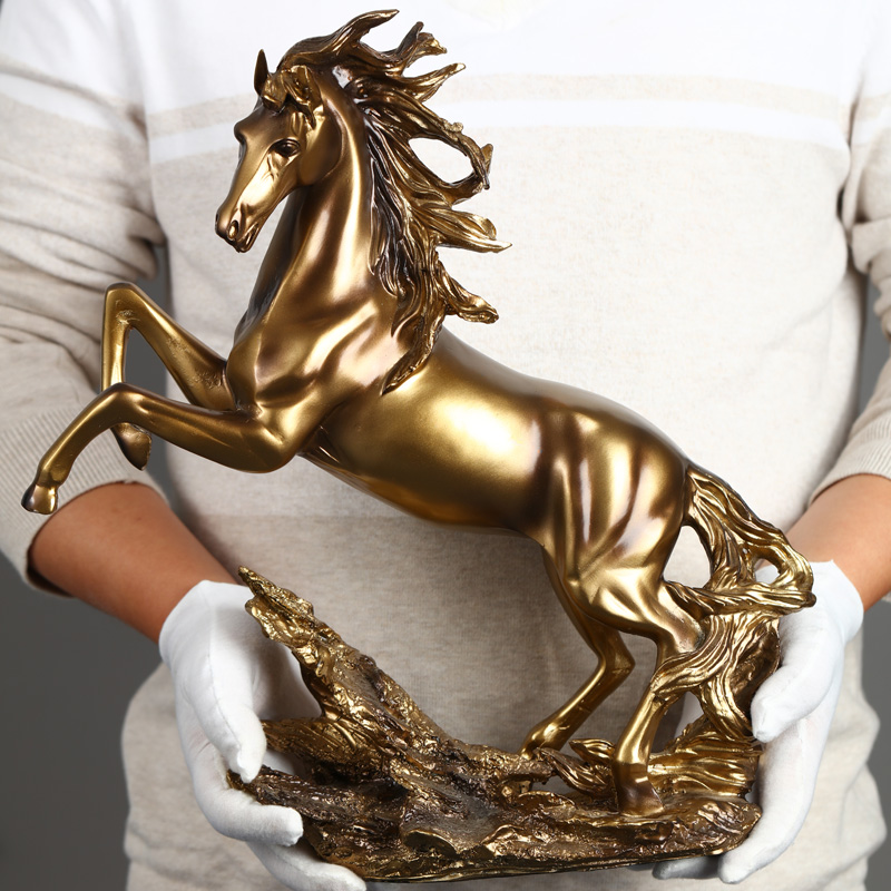 创意电视金色酒柜书房办公室装饰品书架桌面树脂家居骏马高档装饰