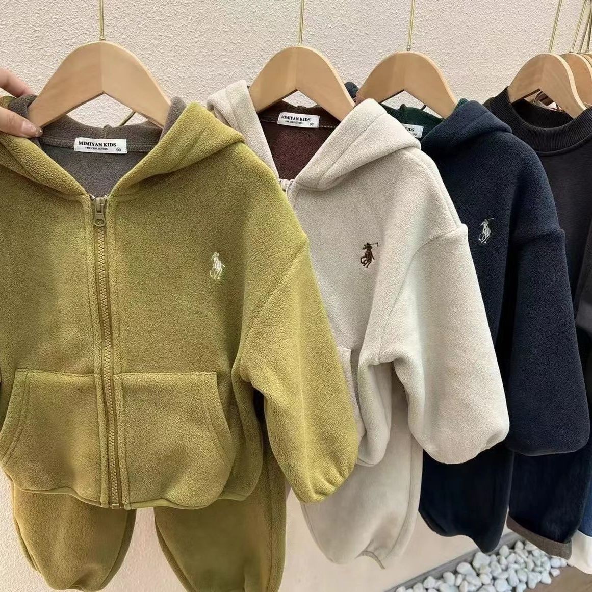 儿童秋冬2025新款男女童上衣奥粒绒外套裤子加绒卫衣套装外穿保暖