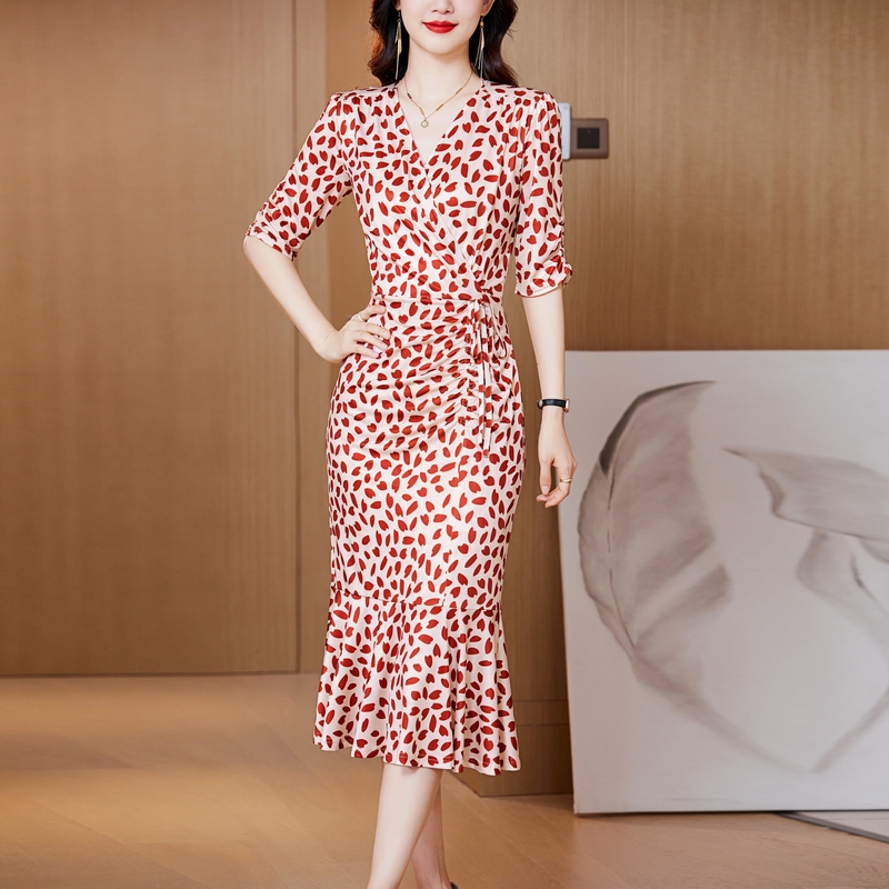 【主播推荐】女神范气质V领印花连衣裙收腰修身名媛优雅鱼尾中长裙