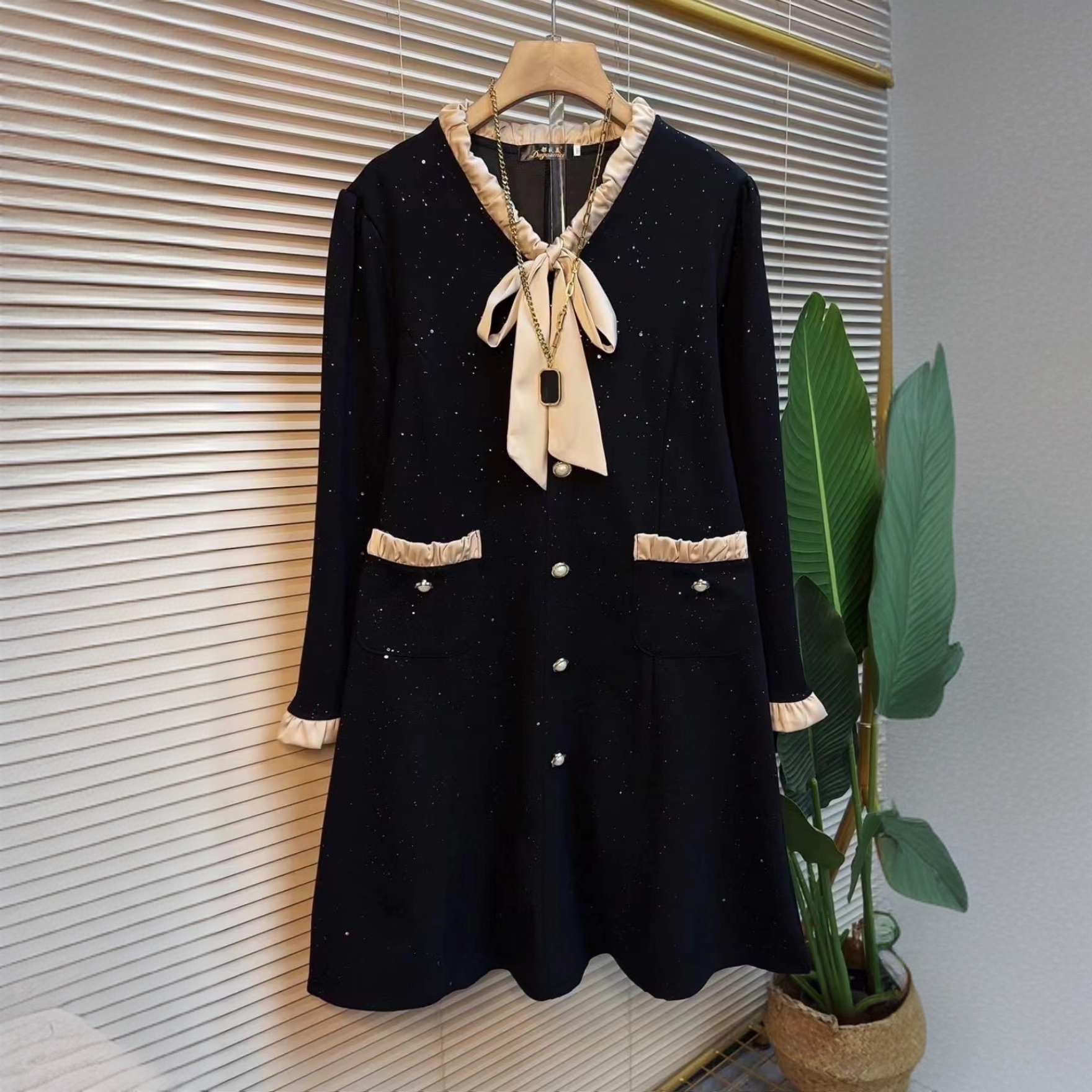 胖妹妹大码女装秋冬新款显瘦遮肉时尚气质中长款小香风连衣裙女潮