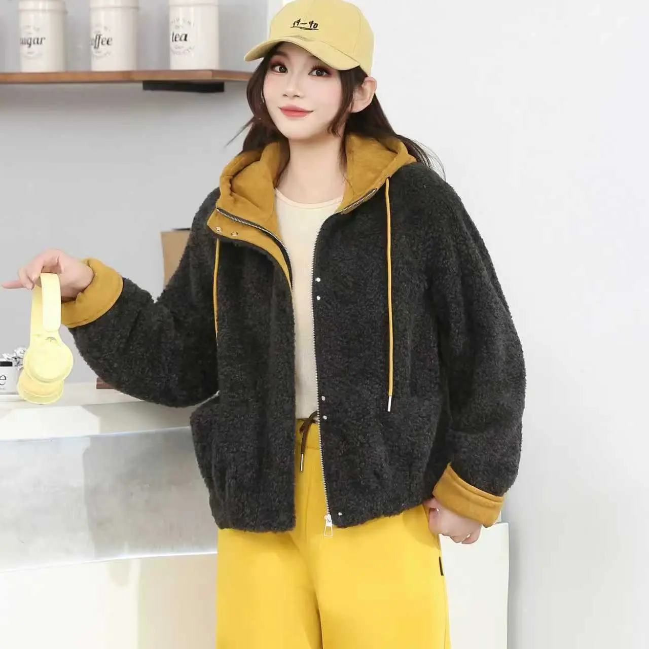 2025撞色内里加绒连帽短外套冬季加绒加厚保暖休闲百搭显瘦女