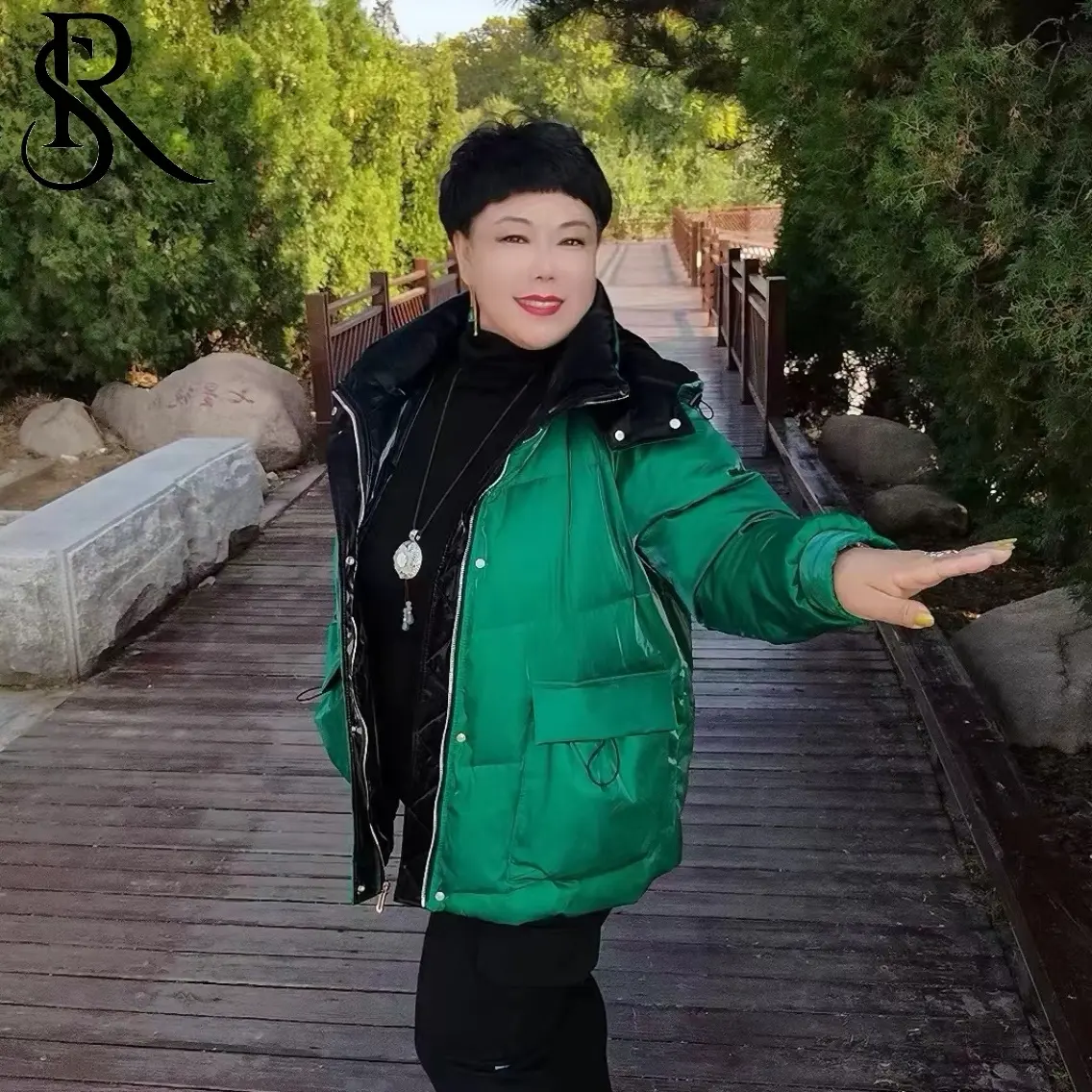 润铯之美定制款拼色闪耀流沙短款羽绒服（免洗）