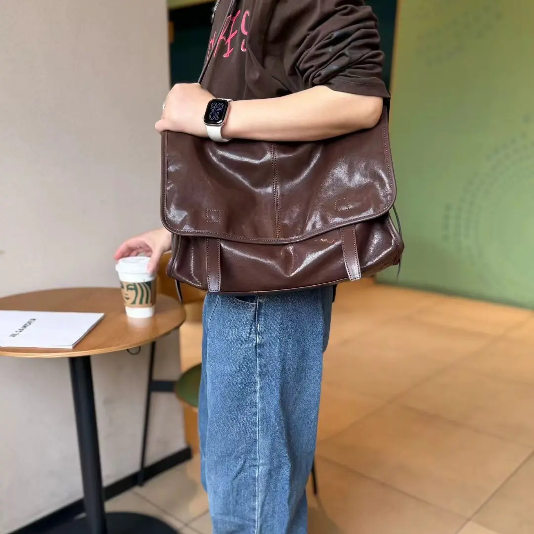 9063植鞣信使漫邮包松弛大容量通勤休闲邮差包女新款