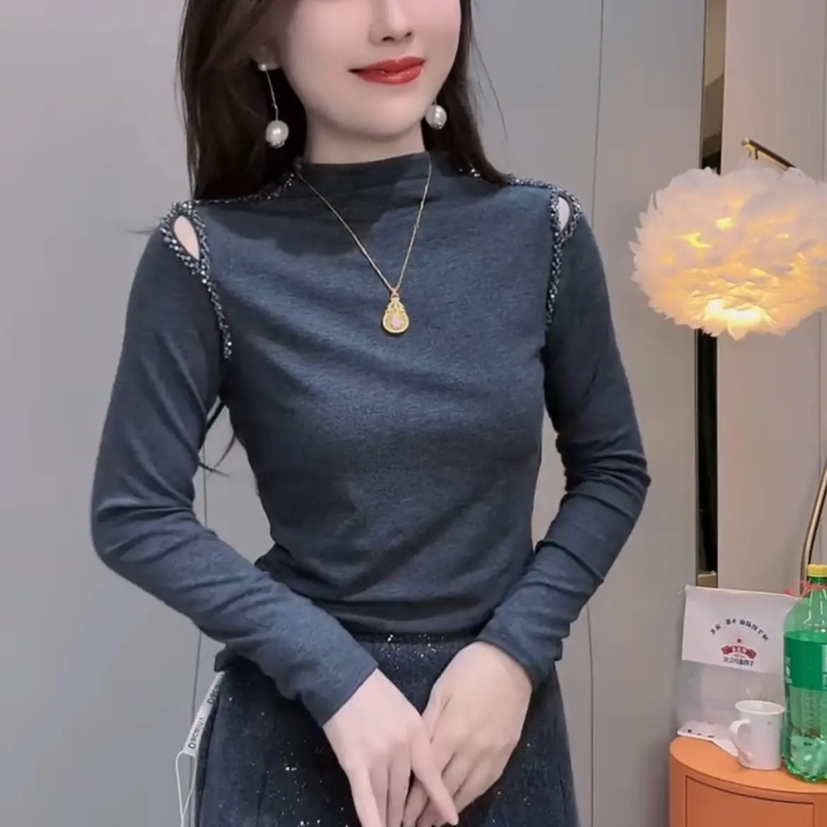 气质半高领钉珠露肩打底衫女2025年秋冬新款修身显瘦长袖内搭上衣