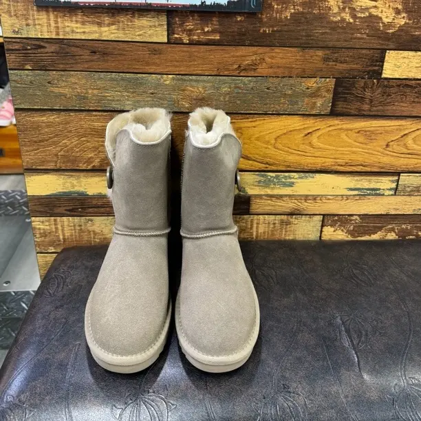 开播福利牛皮羊毛真皮雪地靴木扣中筒雪地靴女冬季加绒加厚保暖