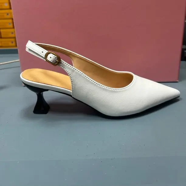 法式尖头高跟鞋女2026新款真皮裸色一字带酒杯跟单鞋包头后空凉鞋