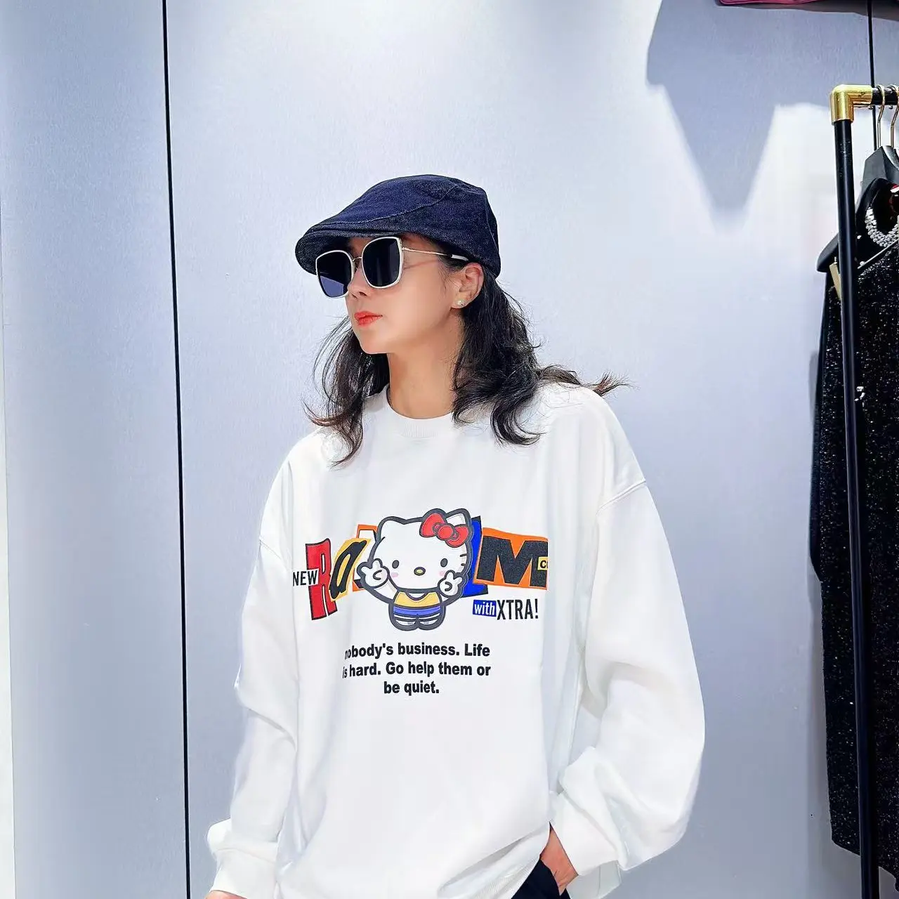 25年新款韩版时尚KT猫圆领套头印花卫衣