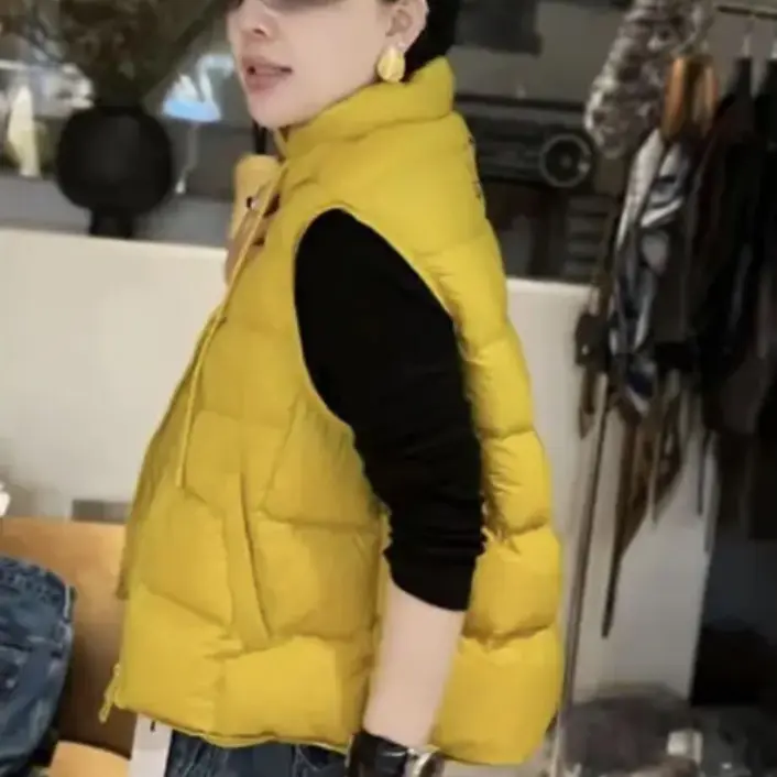 《越穿越爱马甲》新款8501宽松马甲白鸭绒女装保暖无袖马夹轻薄百搭