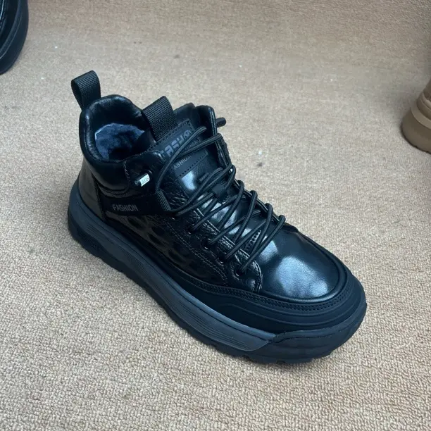 冬季男士休闲皮鞋加厚保暖鳄鱼骨压花舒适8919软底防滑耐磨