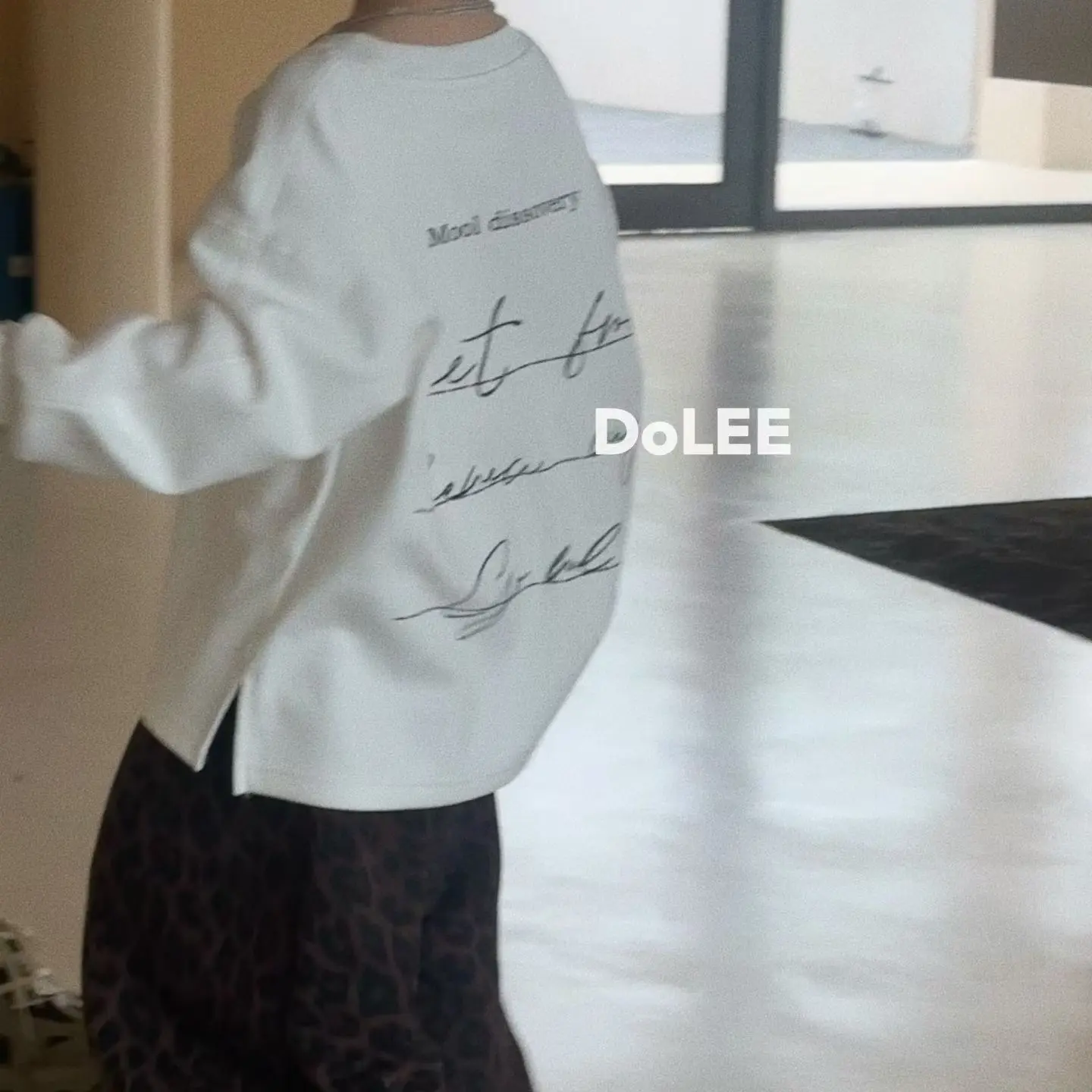 冬季白色磨毛卫衣