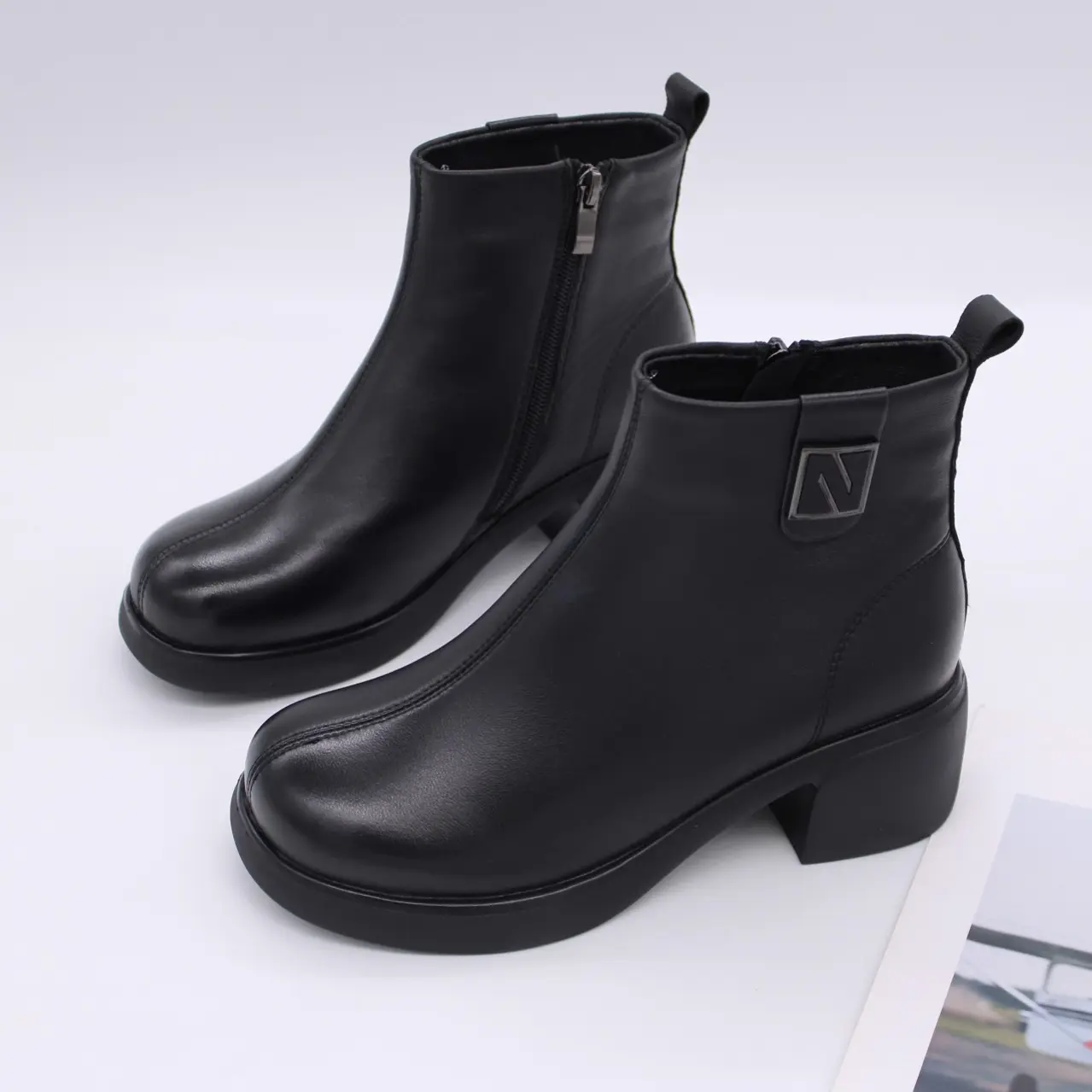 冬季新款加绒二棉舒适防滑女士短靴