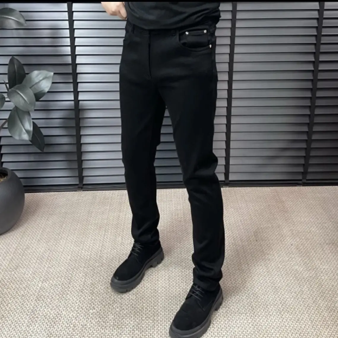 秋冬锁色防褪色轻奢弹力黑色男士修身直筒牛仔裤新款