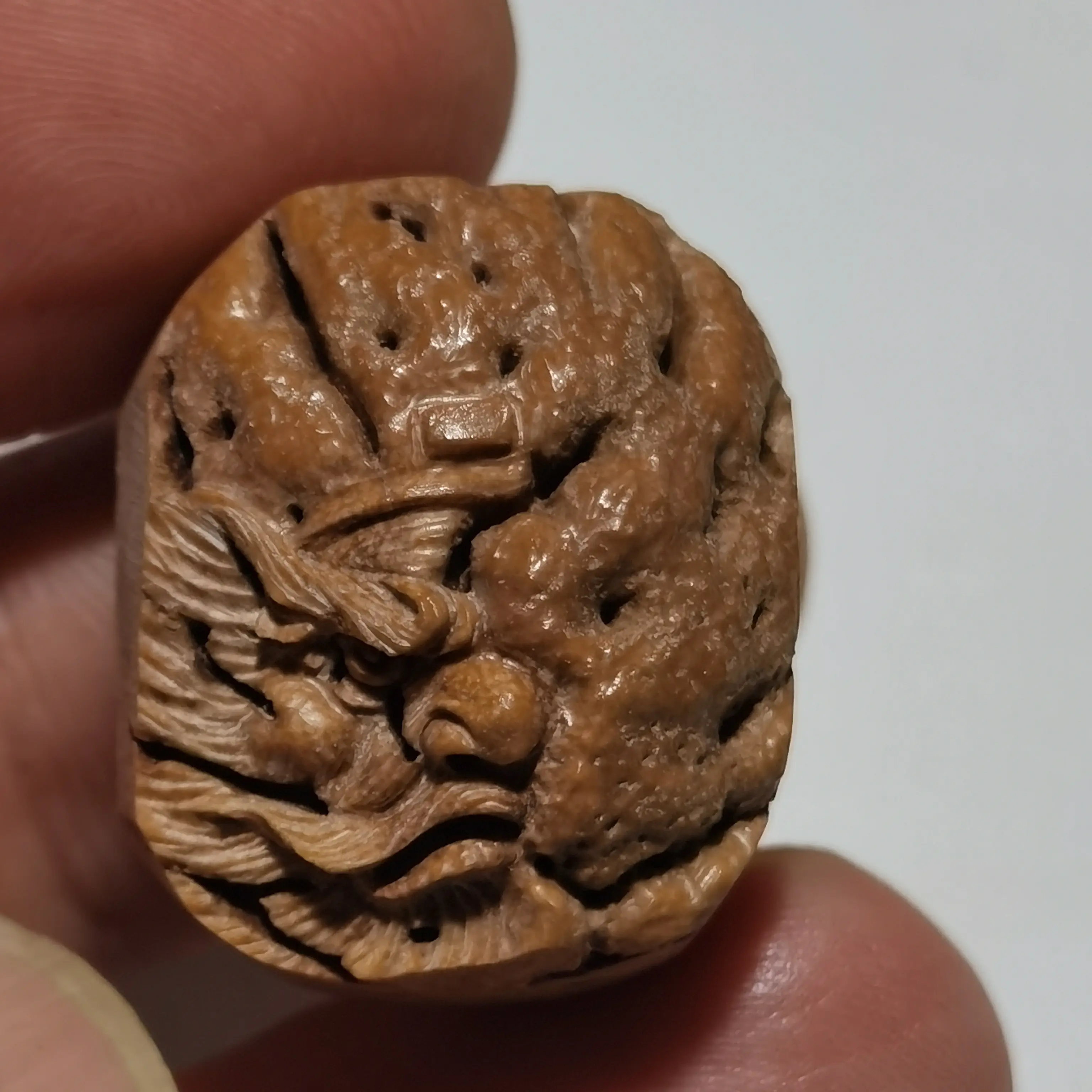 手工雕刻桃核钟馗挂坠 配珠 桃牌 尺寸2.1*2.6厘米