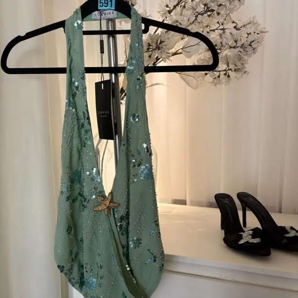 超级性感｜重工钉珠亮片｜挂脖露背上衣（一片式设计）欧美外贸款