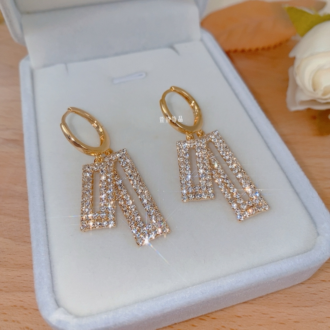 铜合金无非金属耳饰 满天星精致时尚气质百搭高级感耳环0414轻奢