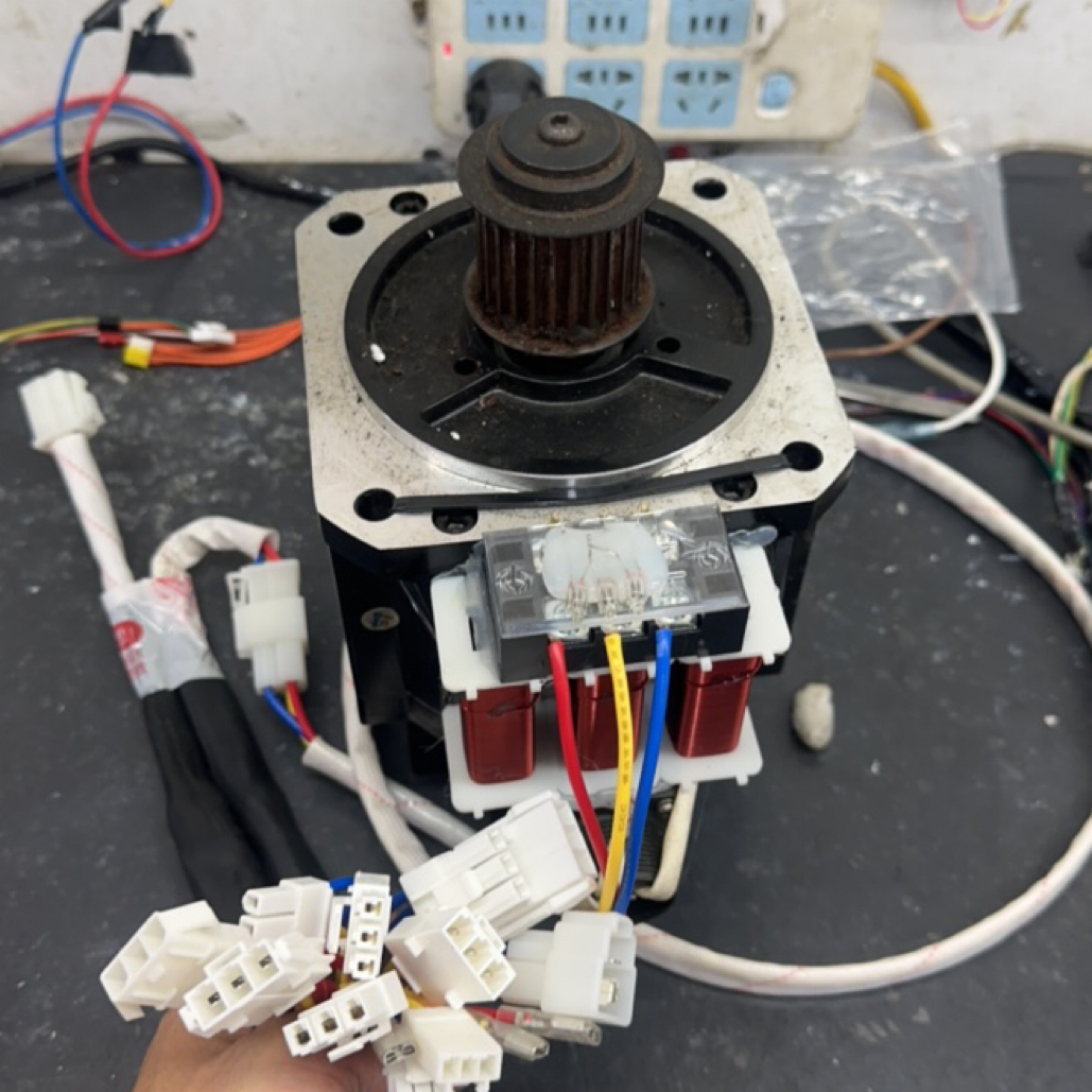 变频空调升级版变频板测试多功能压缩机。可测试百分之90的变频板