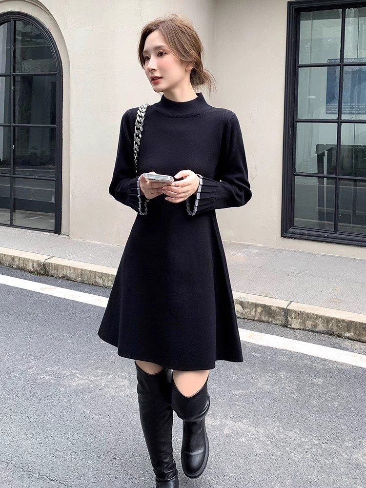 针织连衣裙女冬季新款气质内搭打底宽松显瘦小个子黑色毛衣A字裙
