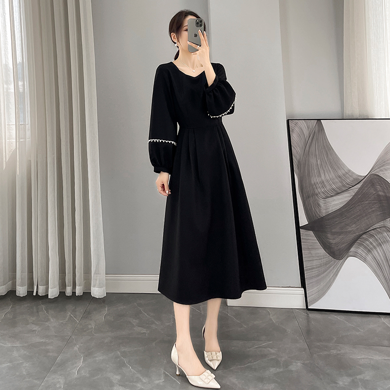 黑色长袖连衣裙女秋季2024新款韩系收腰显瘦A字裙气质中长款裙子