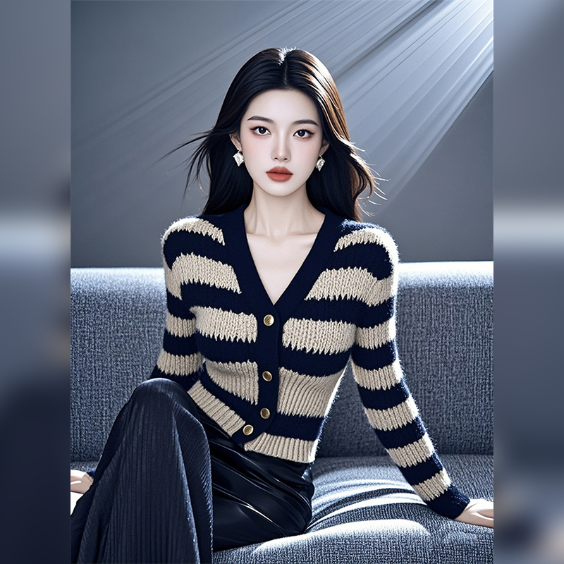 别致撞色V领条纹外搭修身长袖针织开衫女秋冬季小香风高级感上衣