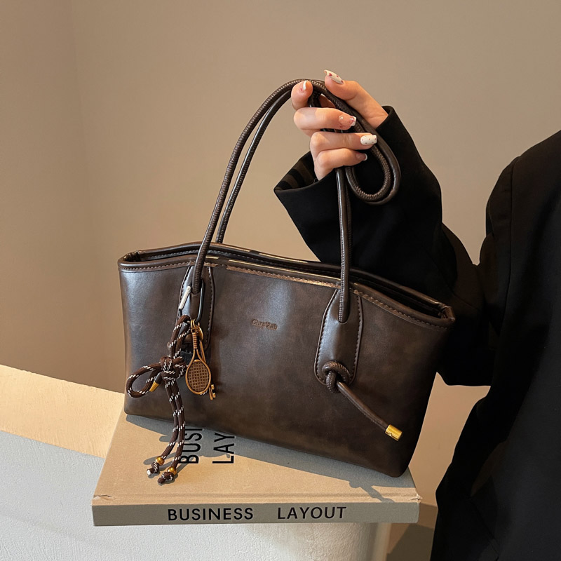 高级质感复古大容量包包女士2024新款秋冬季通勤单肩包手提托特包