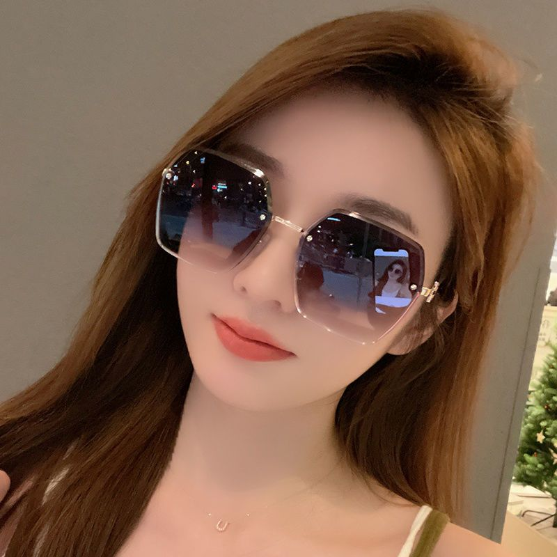 墨镜高级感ins夏女款防晒大脸显瘦无边框情侣太阳眼镜女开车专用