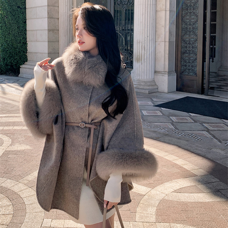 2025网红氛围感富家千金斗篷双面羊毛狐狸毛领围脖秋冬大衣中长款