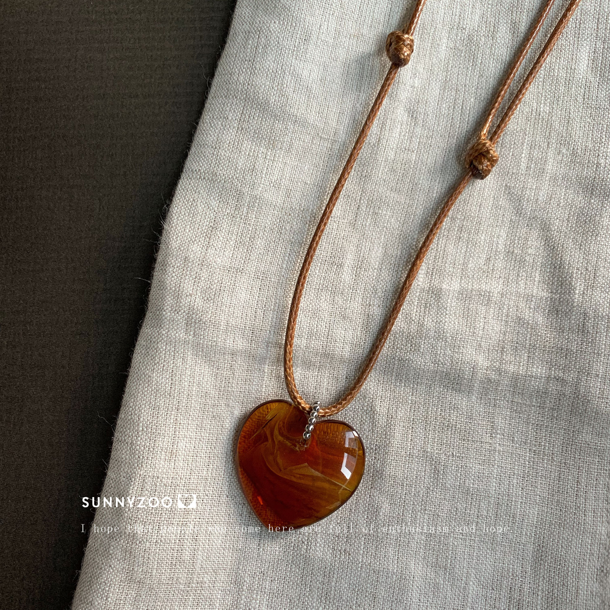 非金属树脂项链 秋实叶落 爱心棕皮绳项链日韩ins复古叠戴毛衣链