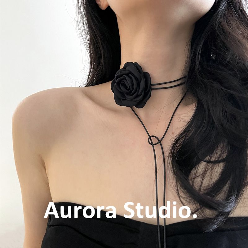 非金属亚克力项链 法式小香风高级氛围感黑白花朵项链颈带百搭