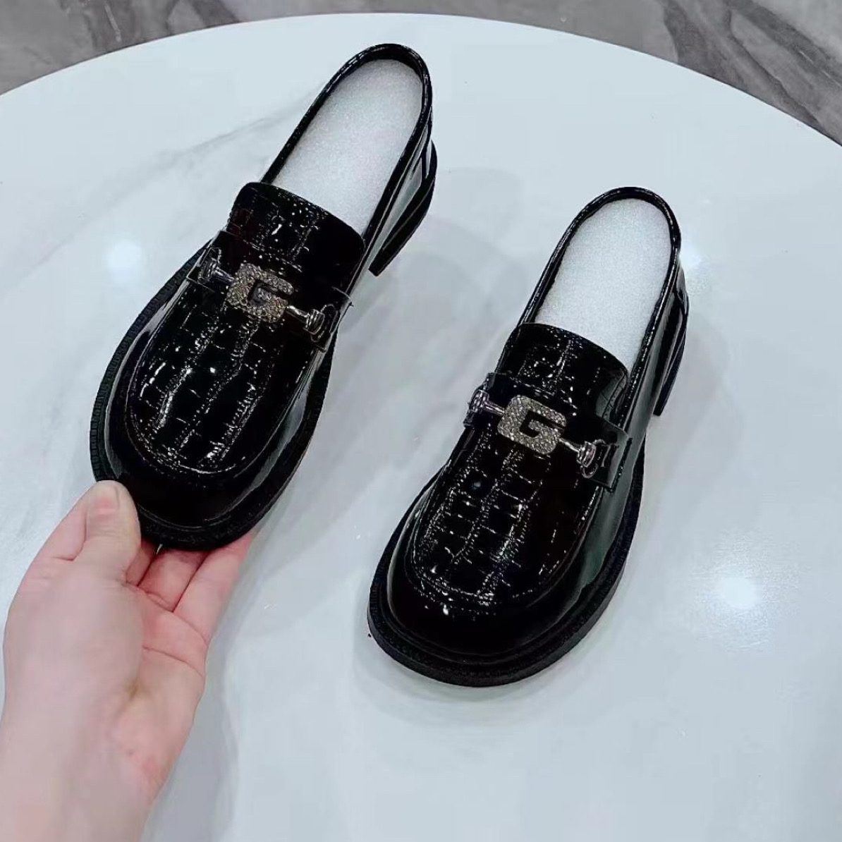 春秋新款圆头经典乐福鞋英伦风一脚蹬百搭中跟时尚软底乐福鞋女