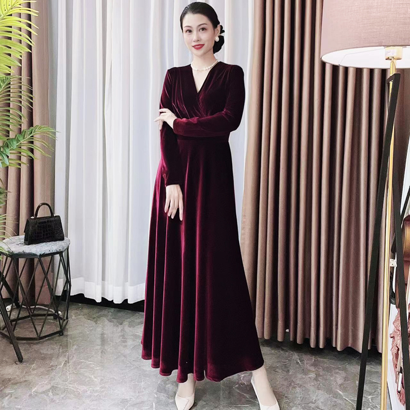 香衣丽华秋季新款V领雪尔绒过膝大摆连衣裙修身显瘦简约洋气