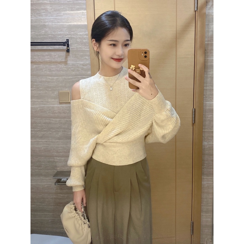 杏色镂空长袖针织衫女2024新款秋季设计感小众气质显瘦露肩上衣潮