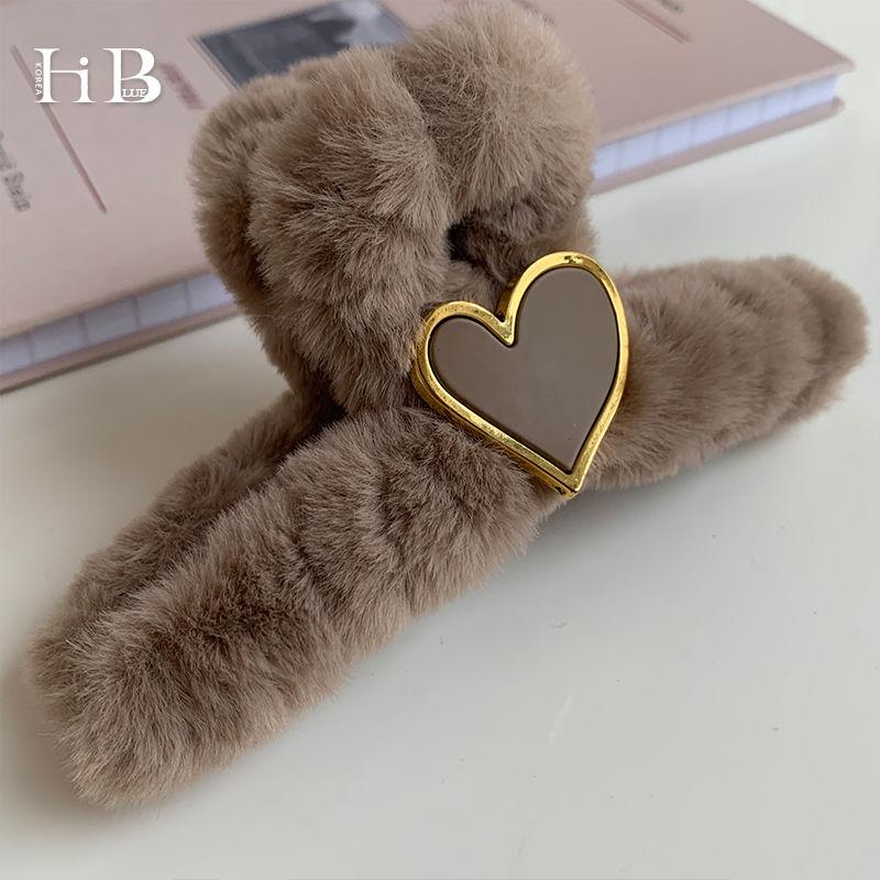超大号毛绒爱心抓夹女秋冬后脑勺高级感毛茸茸头饰发夹气质鲨鱼夹