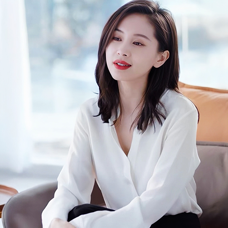 早秋垂感白衬衫百搭高级感时尚长袖缎面衬衣女款外穿显瘦通勤上衣