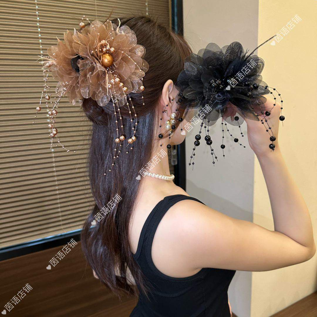 茵语 牡丹花羽毛流苏抓夹2025新款后脑勺显发量蓬松高颅顶鲨鱼夹