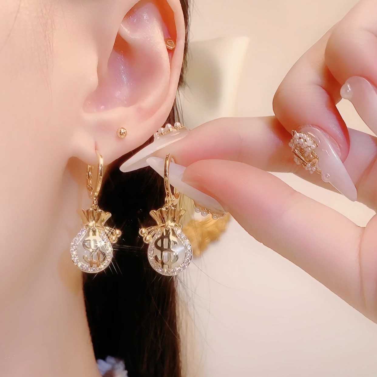 铜合金耳饰 时尚耳圈耳扣袋子轻奢气质款精致小众小巧百搭耳环女
